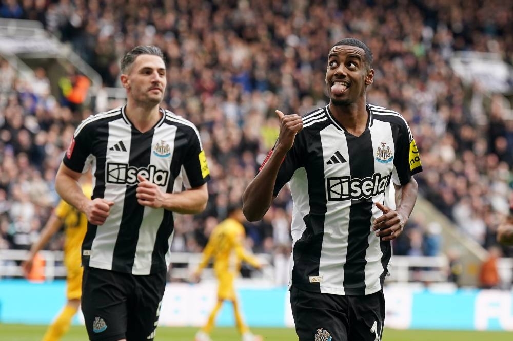 Isak training at former club Real Sociedad amid transfer rumour