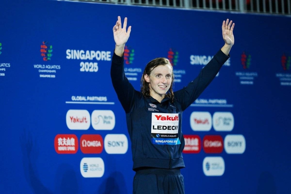 Ledecky wins 800m thriller; US also win relay in world record