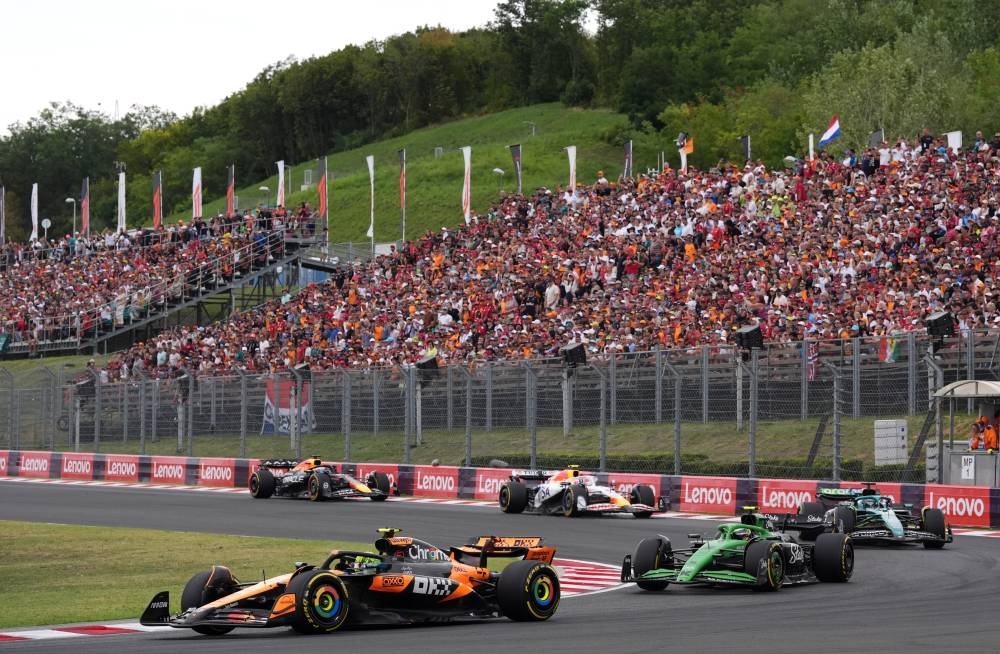 McLaren boss anticipates Norris and Piastri ‘swapping paint again'