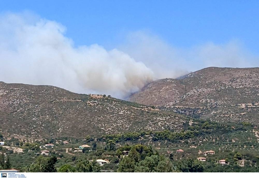 Greece asks EU for firefighting planes as blazes hit resorts