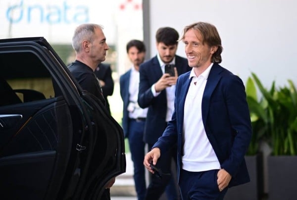 مودريتش يصل إلى إيطاليا لإتمام انتقاله إلى ميلان