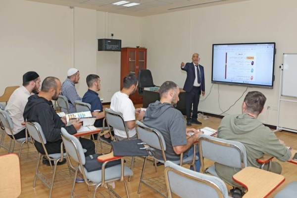 مركز بن زيد يطوّر مهارات «العربية» لدي معلمى تتارستان