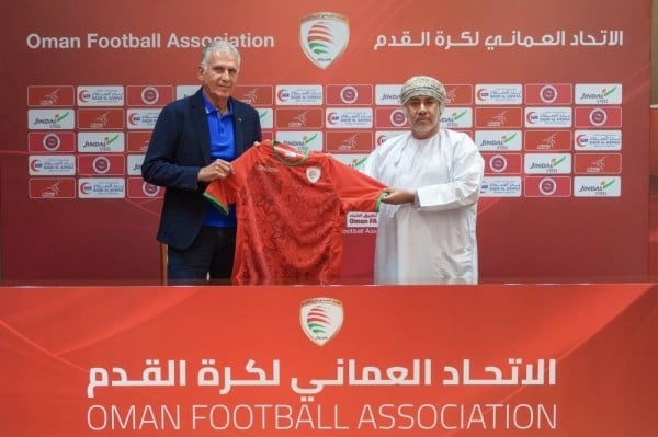 لمدة عام.. الاتحاد العماني يوقع مع كيروش رسميًا