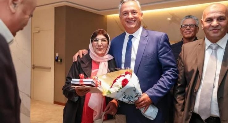 في التفاتة إنسانية ومبادرة جميلة. .. كريم زيدان الوزير في حكومة أخنوش يستقبل نساء ورجال تعليم تتلمذ على يدهم بسوق أربعاء الغرب