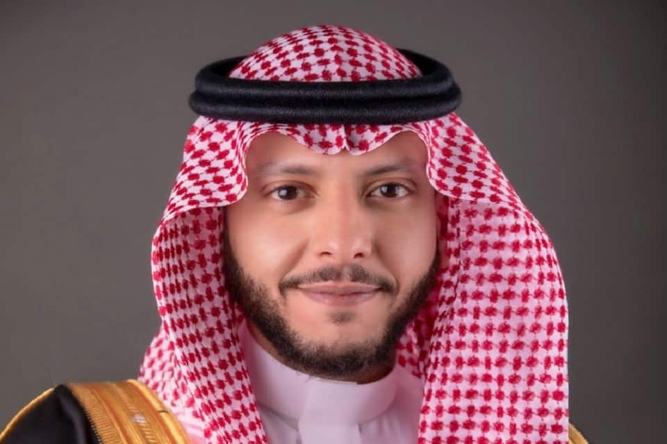 محافظ الطائف يطمئن على مصابي عربة الألعاب