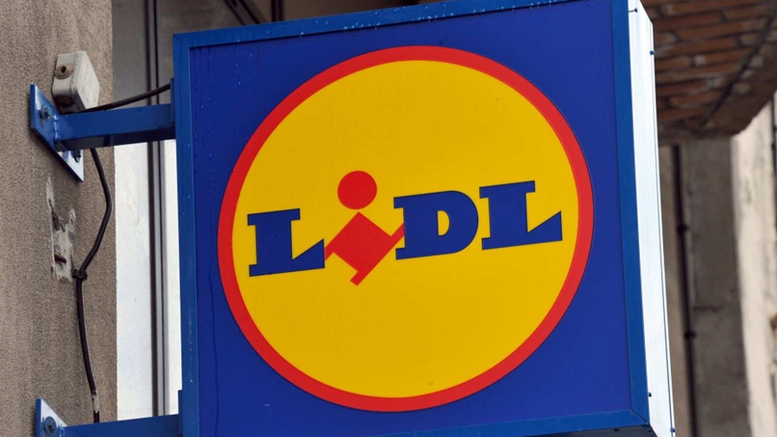 Lidl supermarket among closures over food safety issues