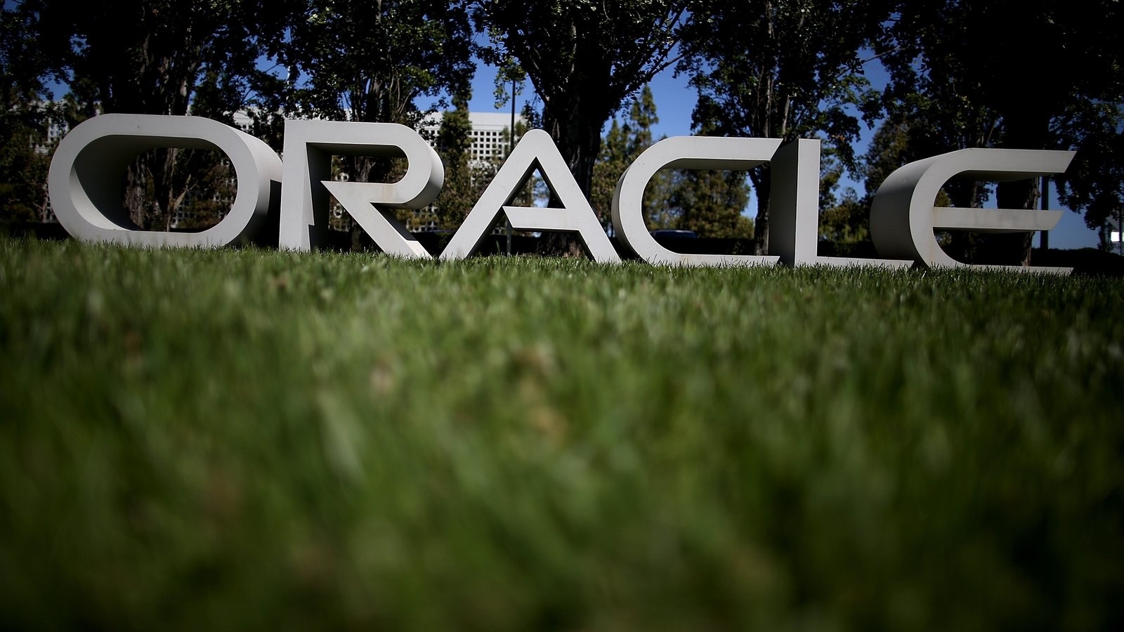 Oracle raises annual forecast on robust cloud services demand