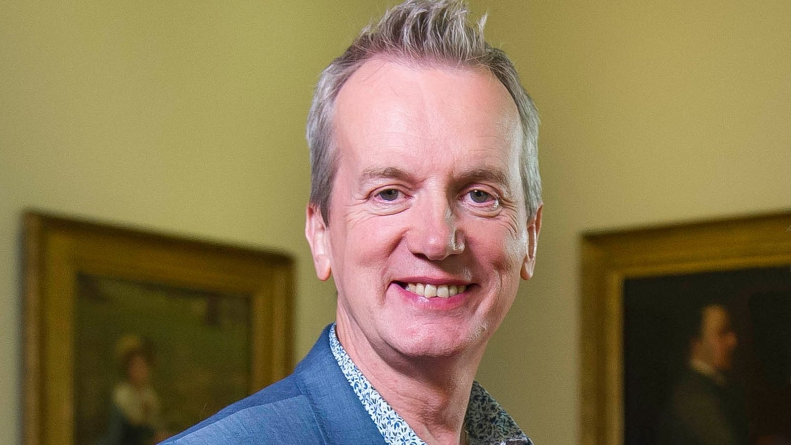 Broadcaster Frank Skinner marries long-term girlfriend