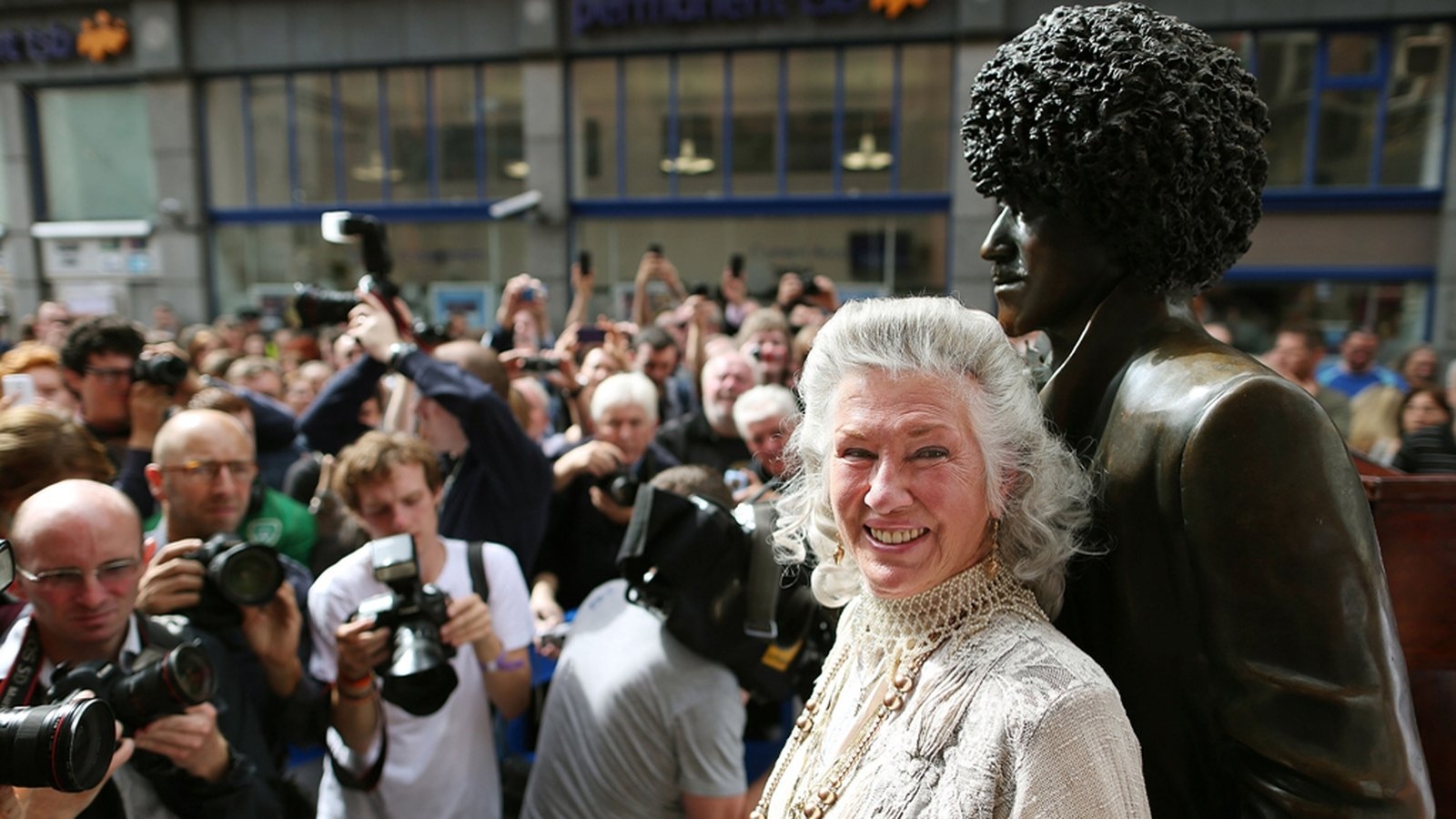 On This Week: Phil Lynott immortalised just off Grafton Street