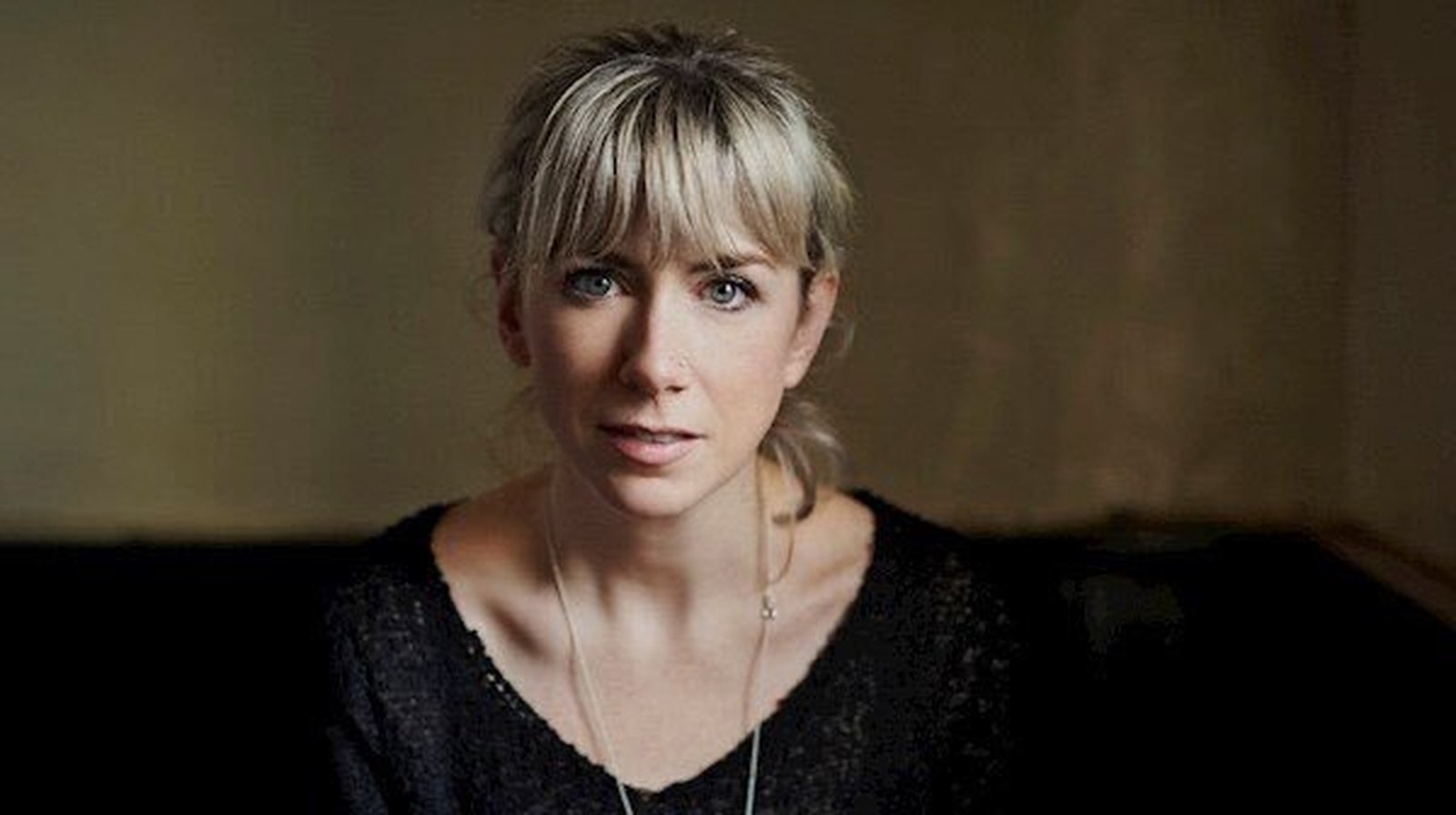 Éist siar le Muireann Nic Amhlaoibh ag caint le Seán Rocks