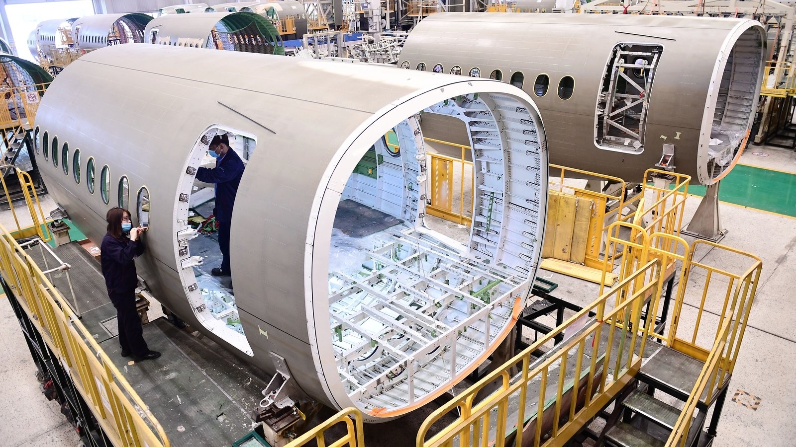 Airbus can hit delivery goal despite delays, CEO says