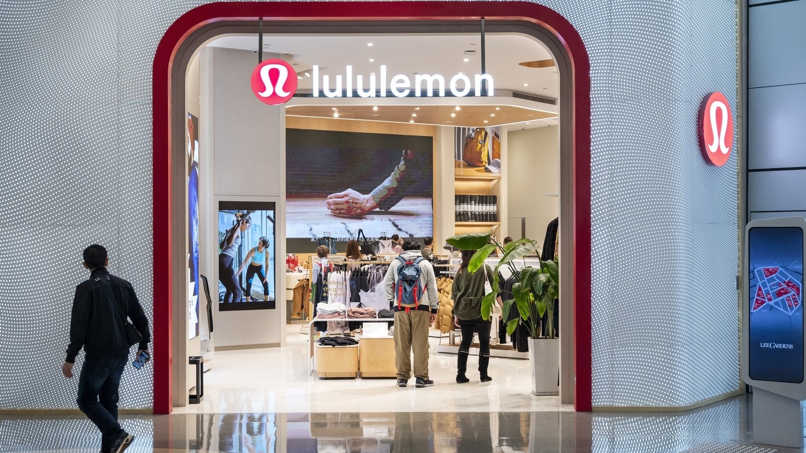 Revenues stretch at yoga brand retailer lululemon to €15.3m