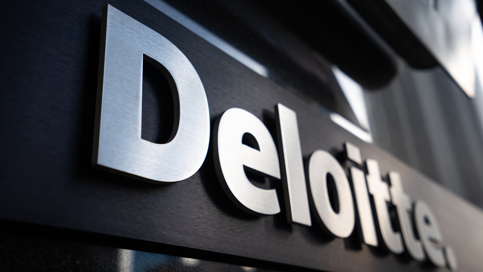 Deloitte plans to create 500 jobs in Belfast