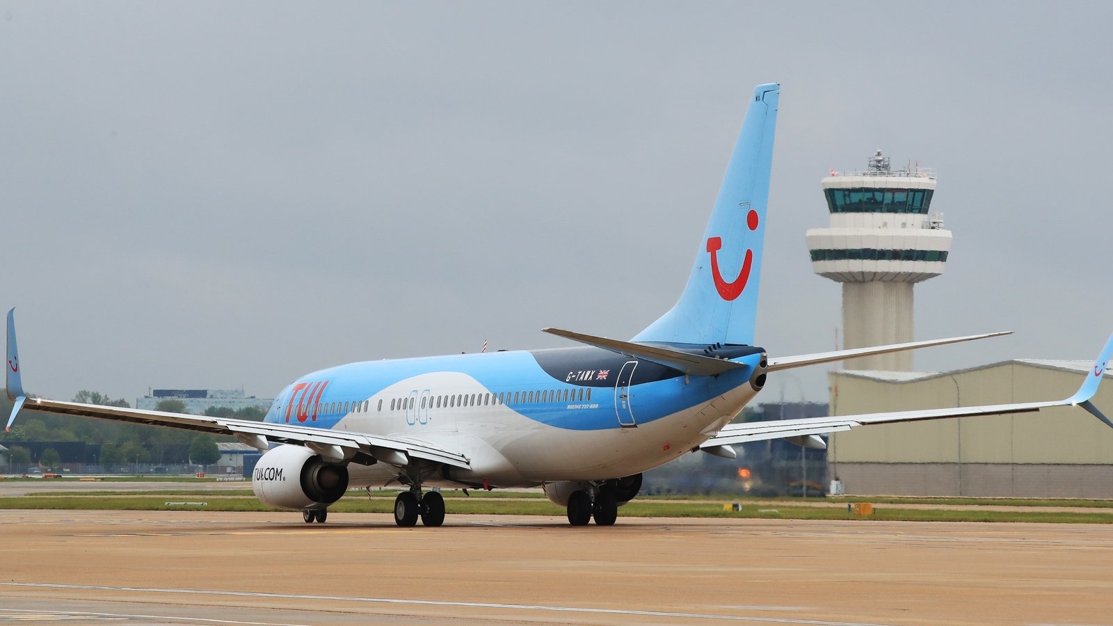 TUI posts slowdown in its summer bookings