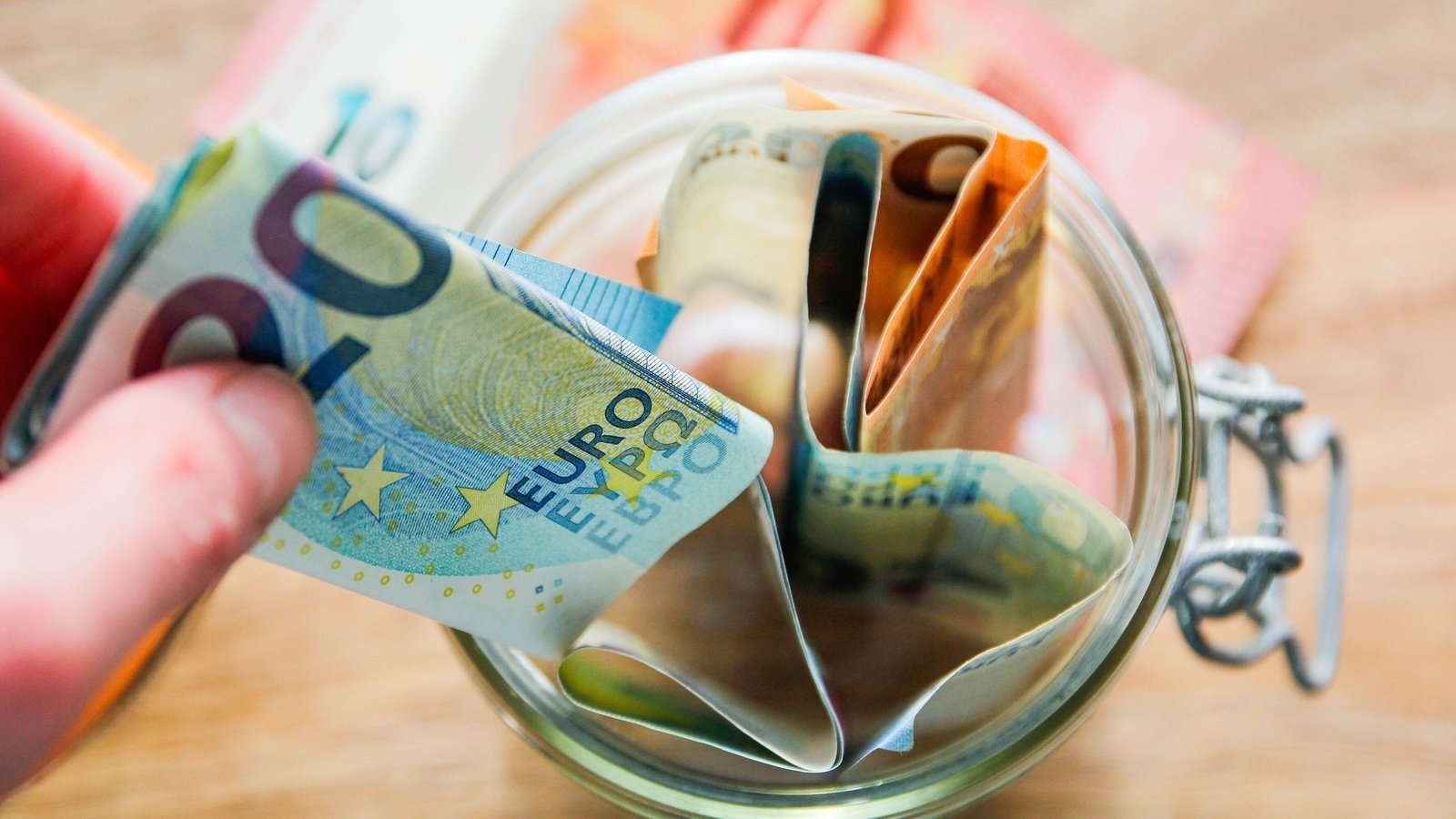15% of households couldn't cope with a financial emergency