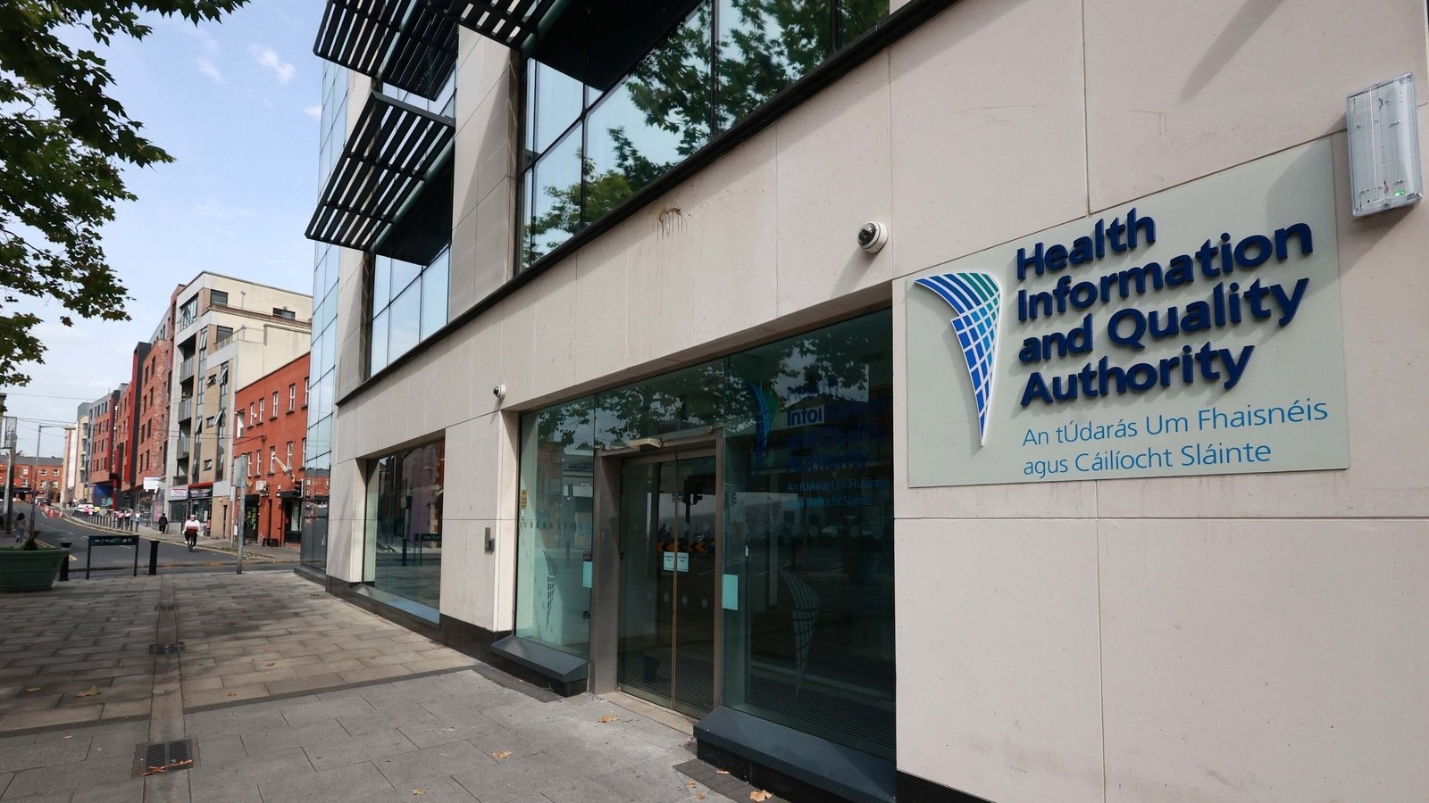 Does HIQA have sufficient powers?