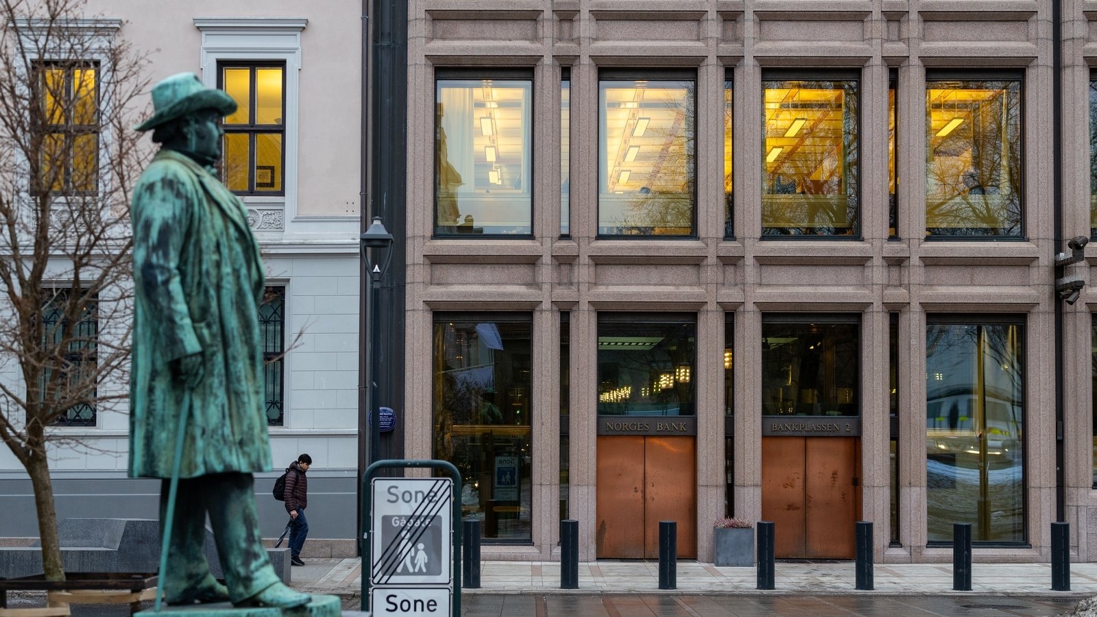 Norway holds interest rate steady at 4.5%, eyes cut by year-end