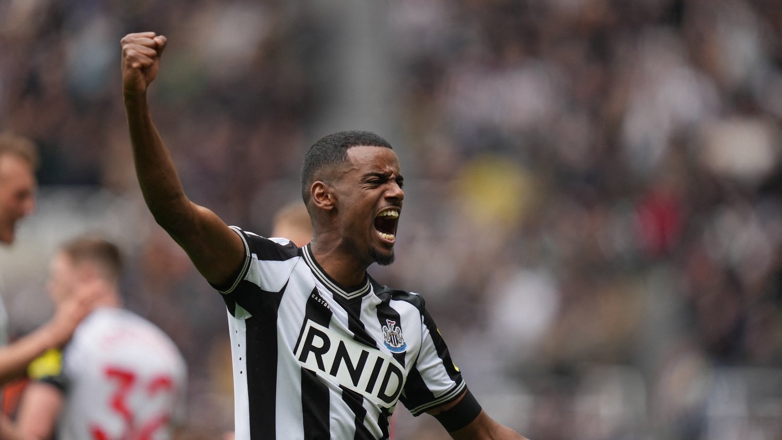 Newcastle reject €140m Liverpool bid for Alexander Isak