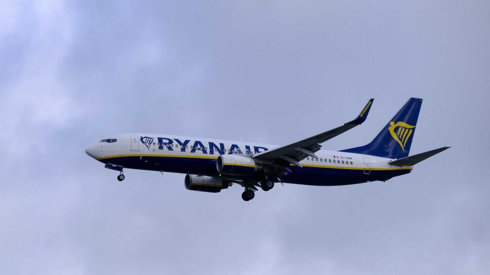 Girl scalded on Ryanair flight accepts €30,000 settlement