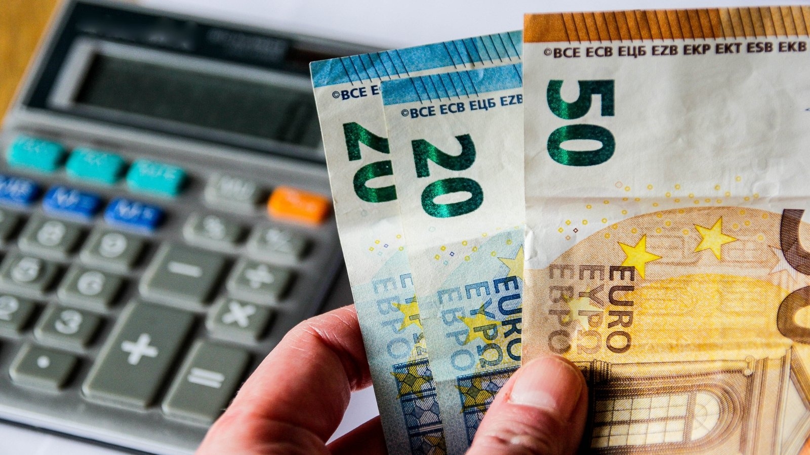 Govt to outline money set aside for tax cuts in budget