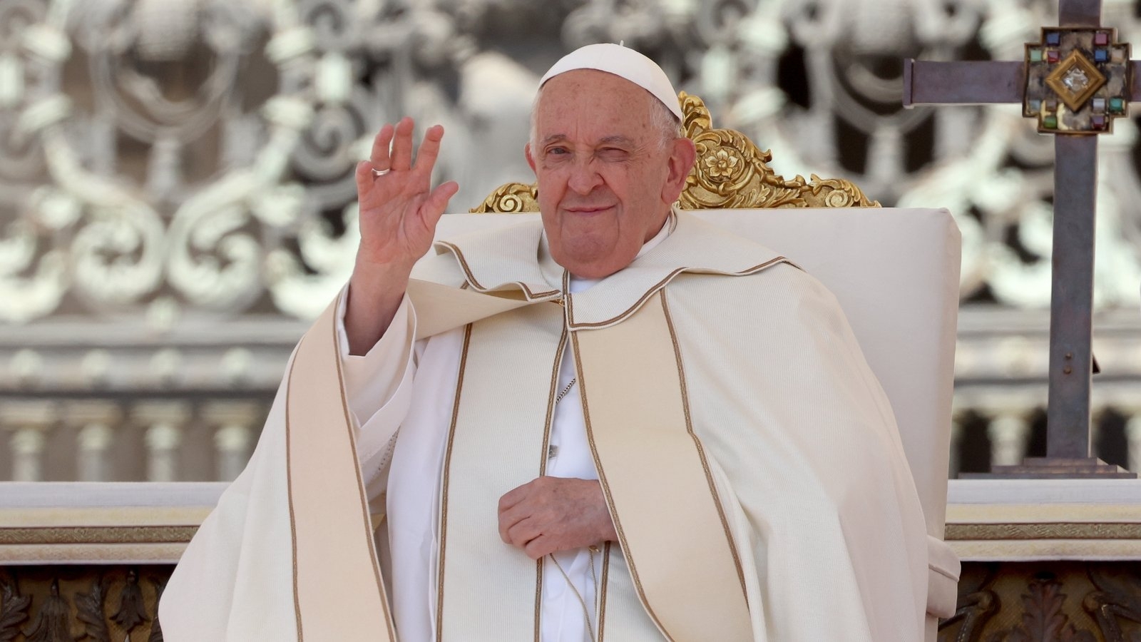 An Post sends 4,000 Mass cards to the Vatican