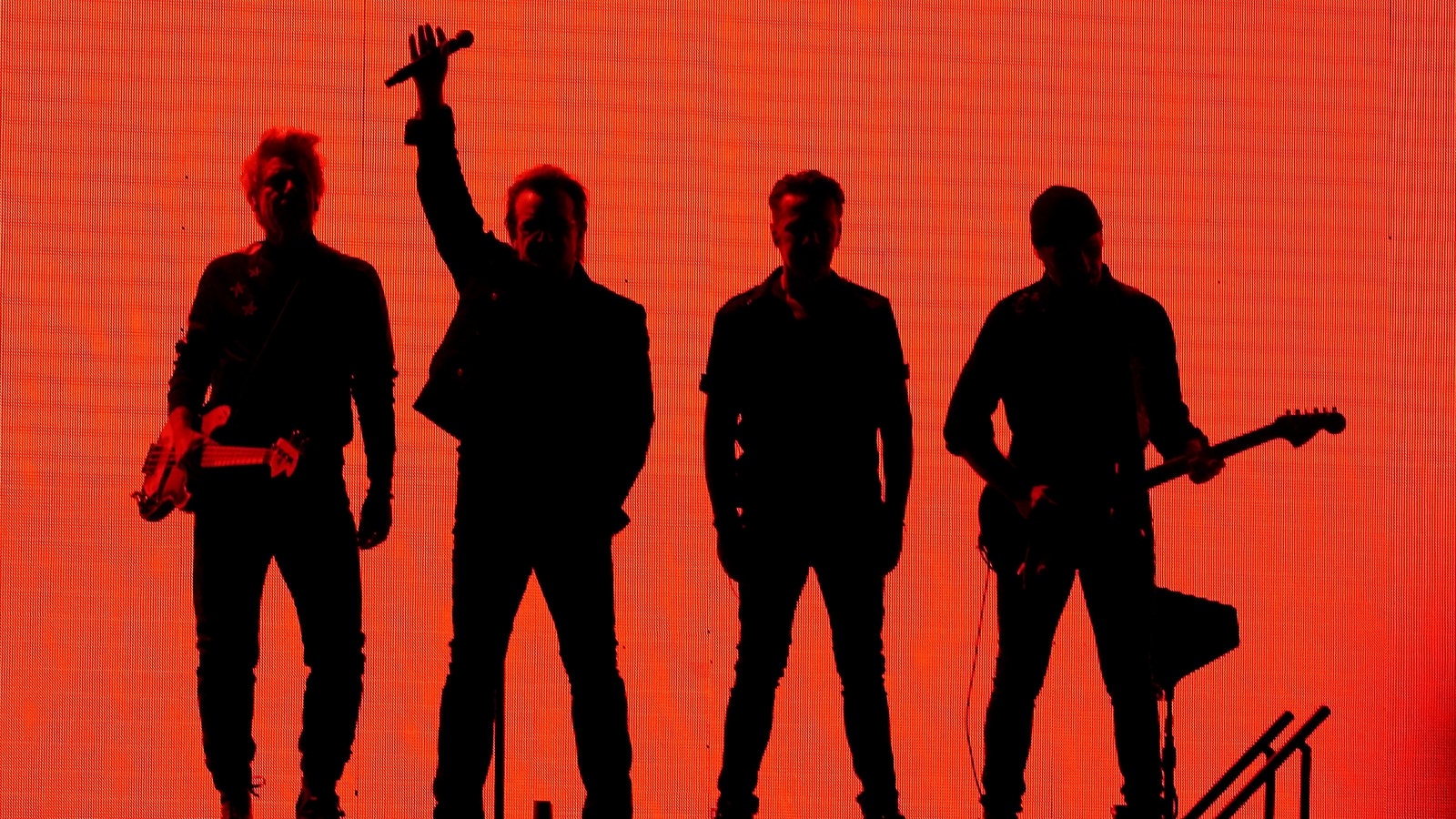Bono says 'stop war' as U2 honoured in London