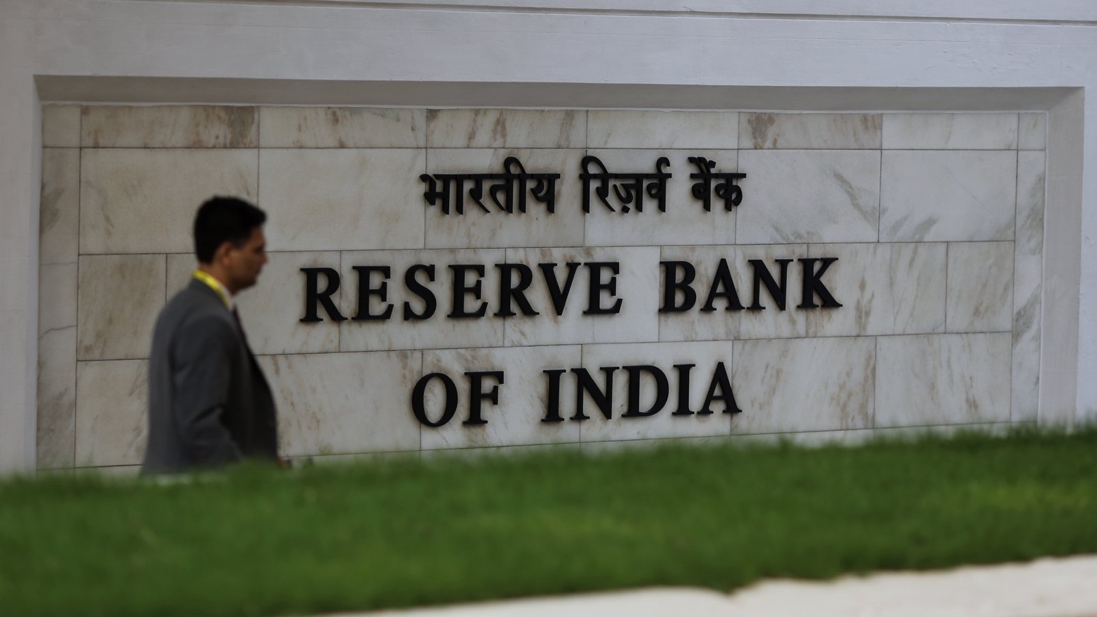India holds rates as expected but flags risks from US tariffs
