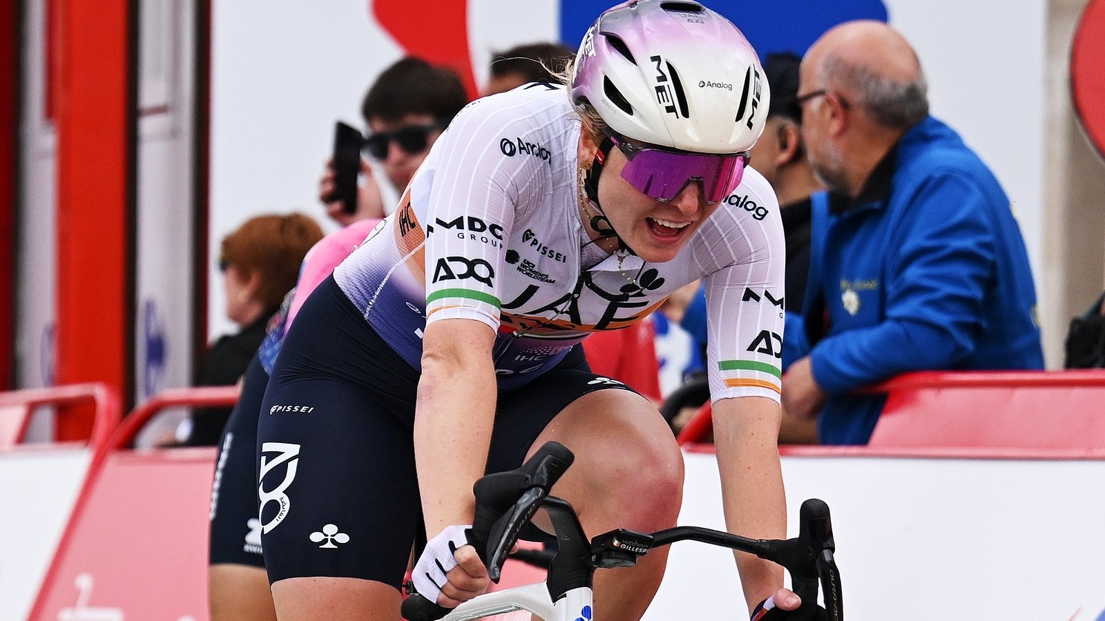 Lara Gillespie creates history at Vuelta Espana Femenina