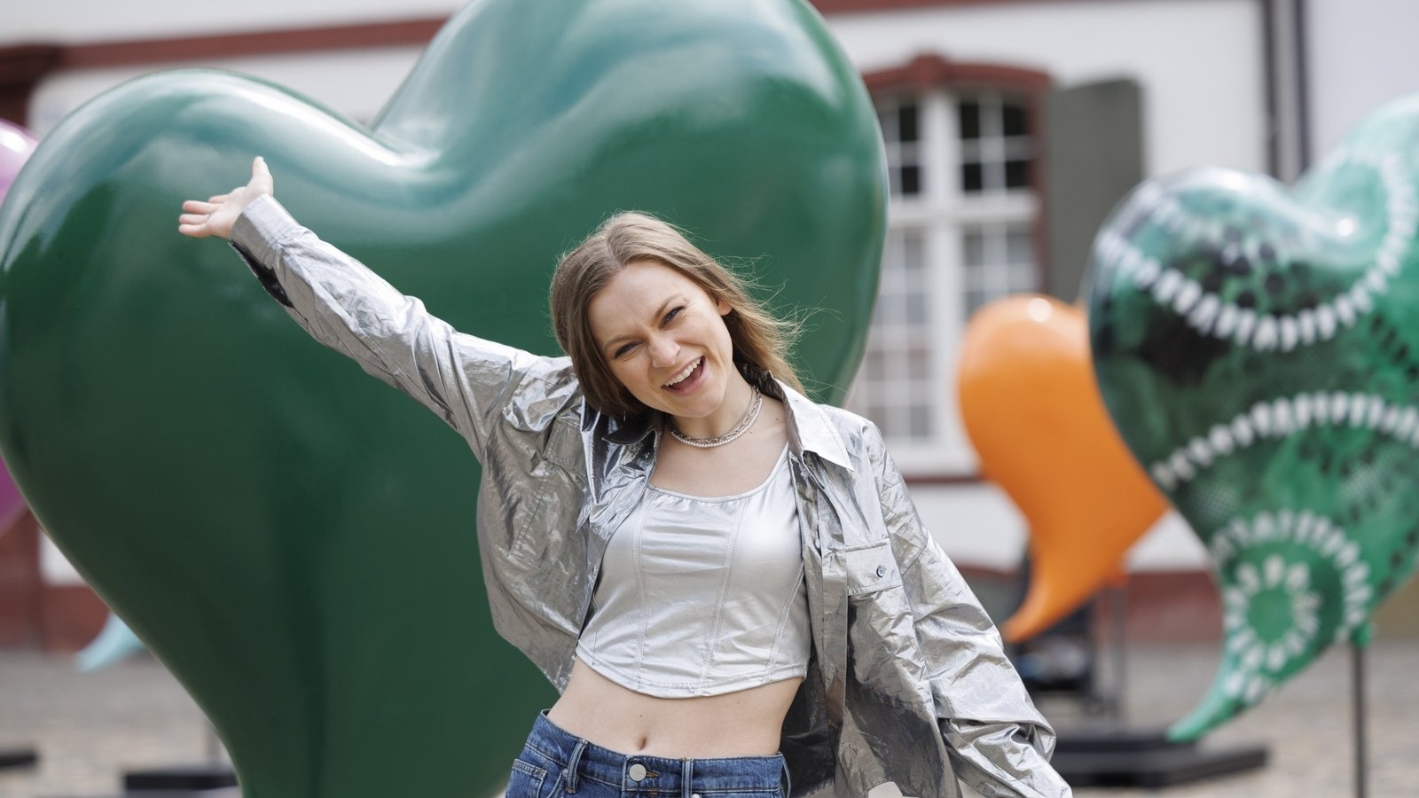 EMMY's boyfriend Tommy to cheer her on at Eurovision