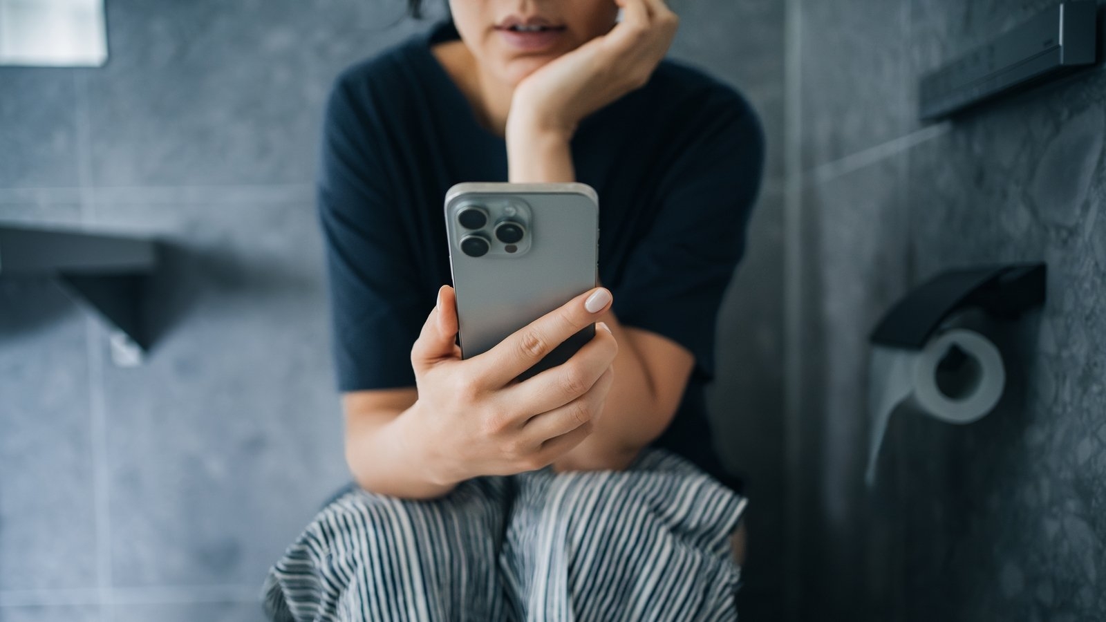 Smartphone use on toilet increases risk of haemorrhoids
