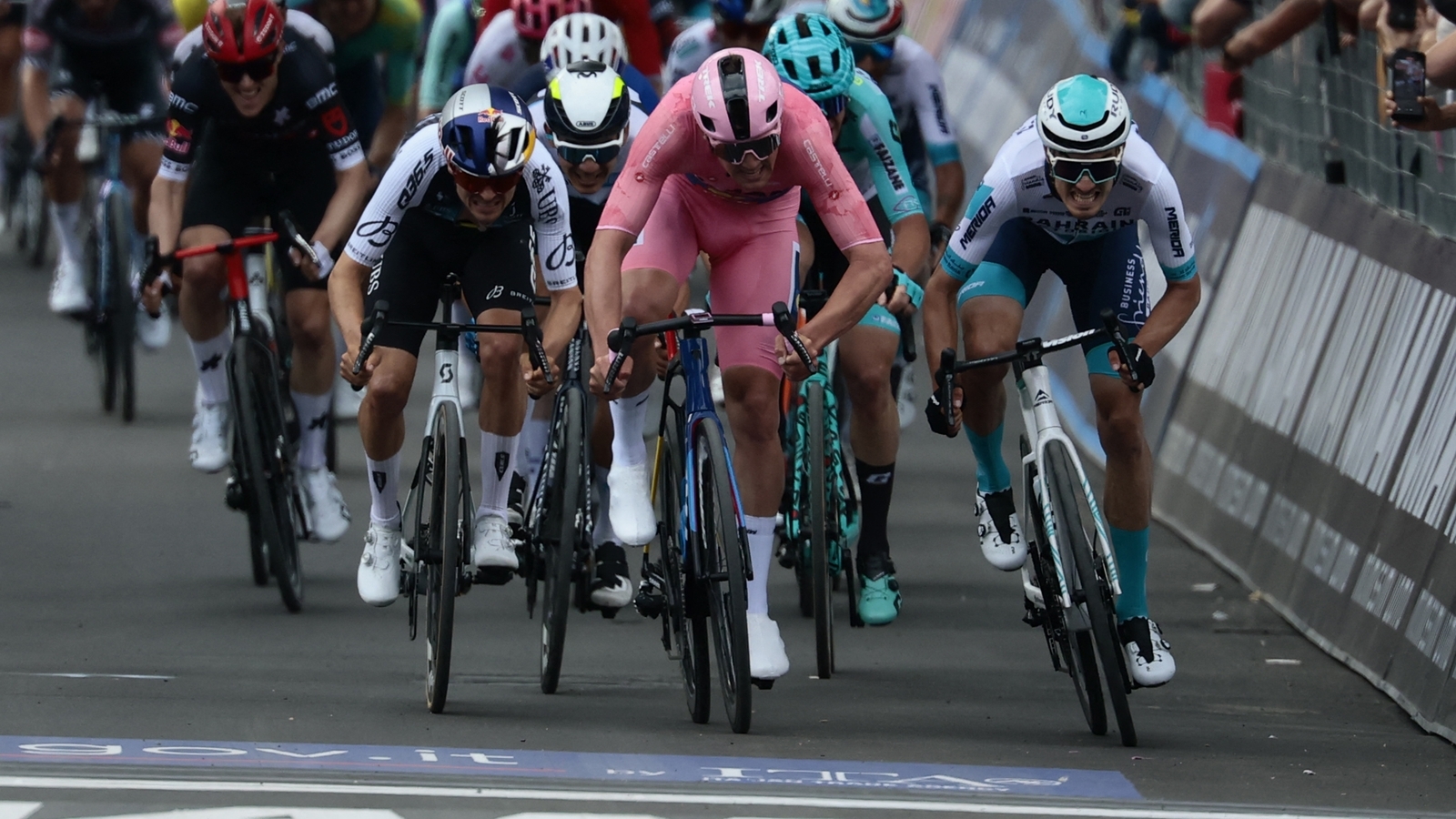 Mads Pedersen extends Giro lead after swooping for third stage win