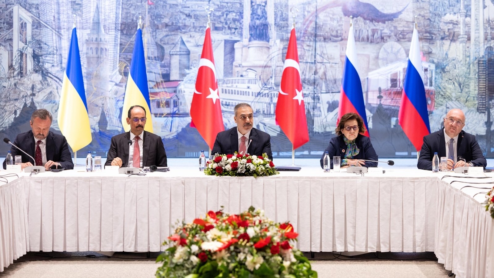 Russia, Ukraine head to Istanbul for fresh peace talks