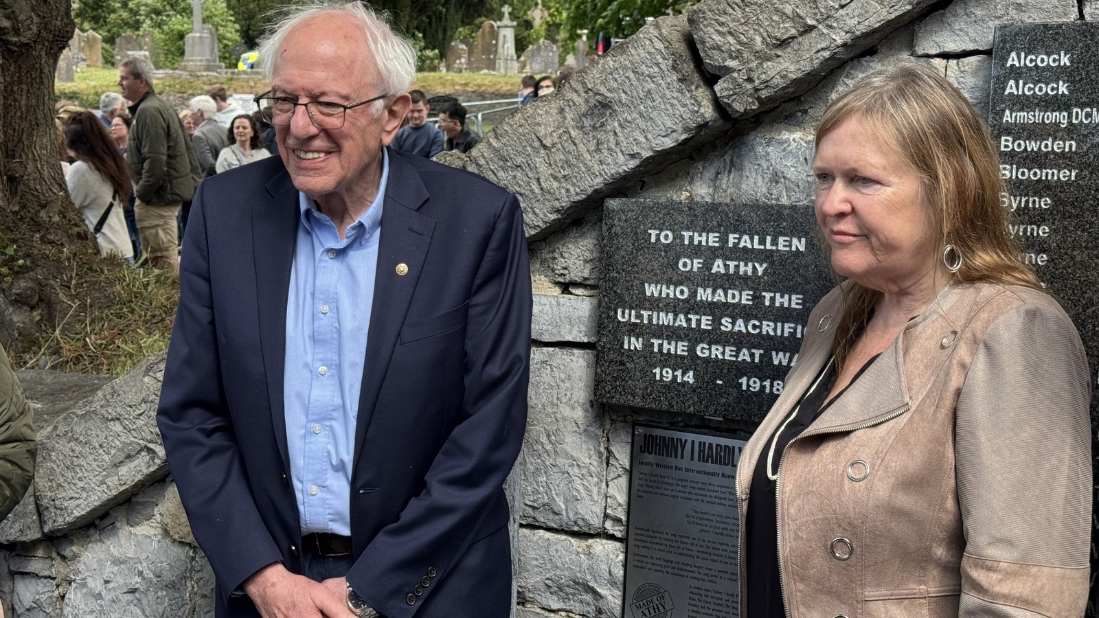 Sanders' unveil 'Johnny I hardly knew ye' plaque in Athy
