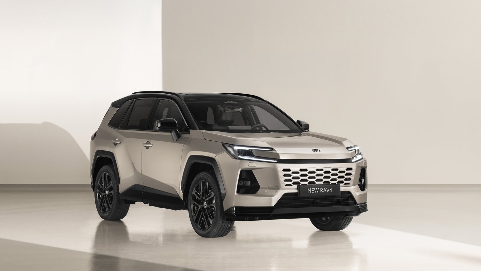 Toyota to launch Rav 4 plug-in with extended range