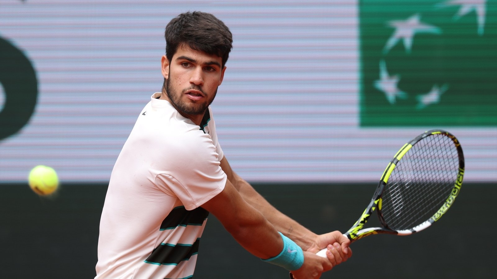French Open favourite Carlos Alcaraz advances with ease