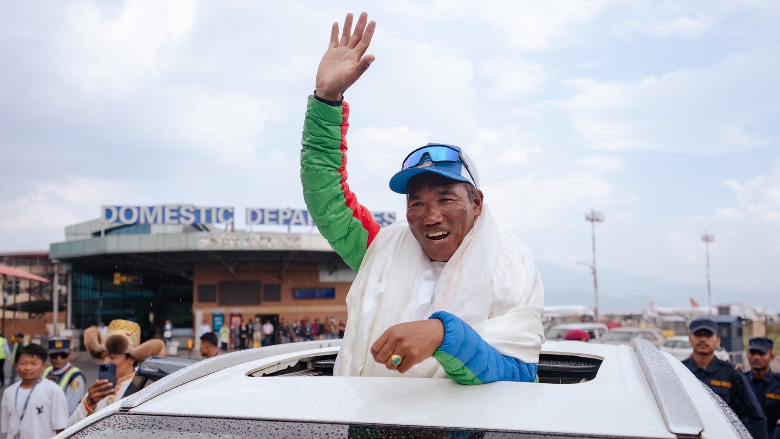 Nepali 'Everest Man' breaks own record with 31st summit
