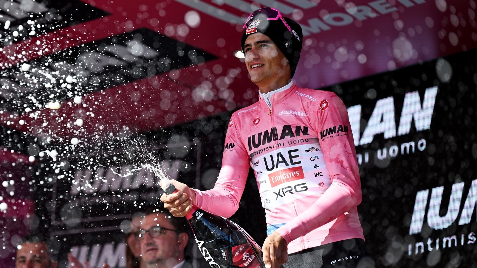 Isaac del Toro hangs on to overall Giro lead after day of drama