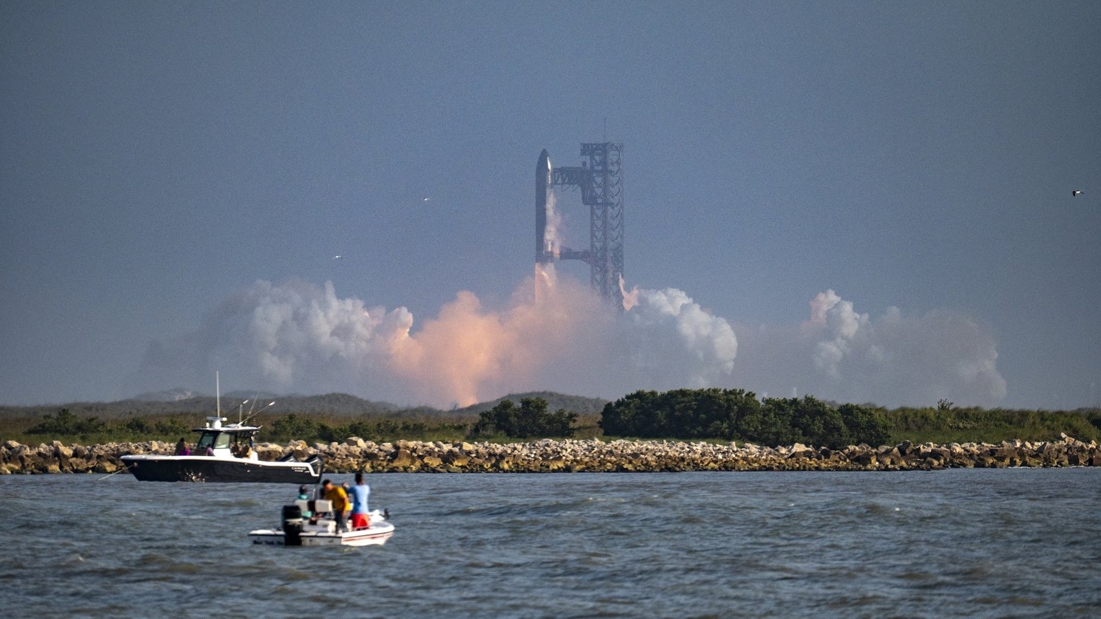 SpaceX Starship explodes before splashdown