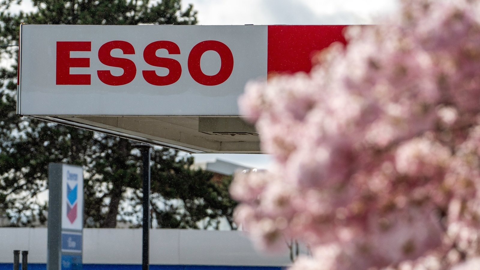 ExxonMobil to sell French subsidiary Esso to Canadian energy group