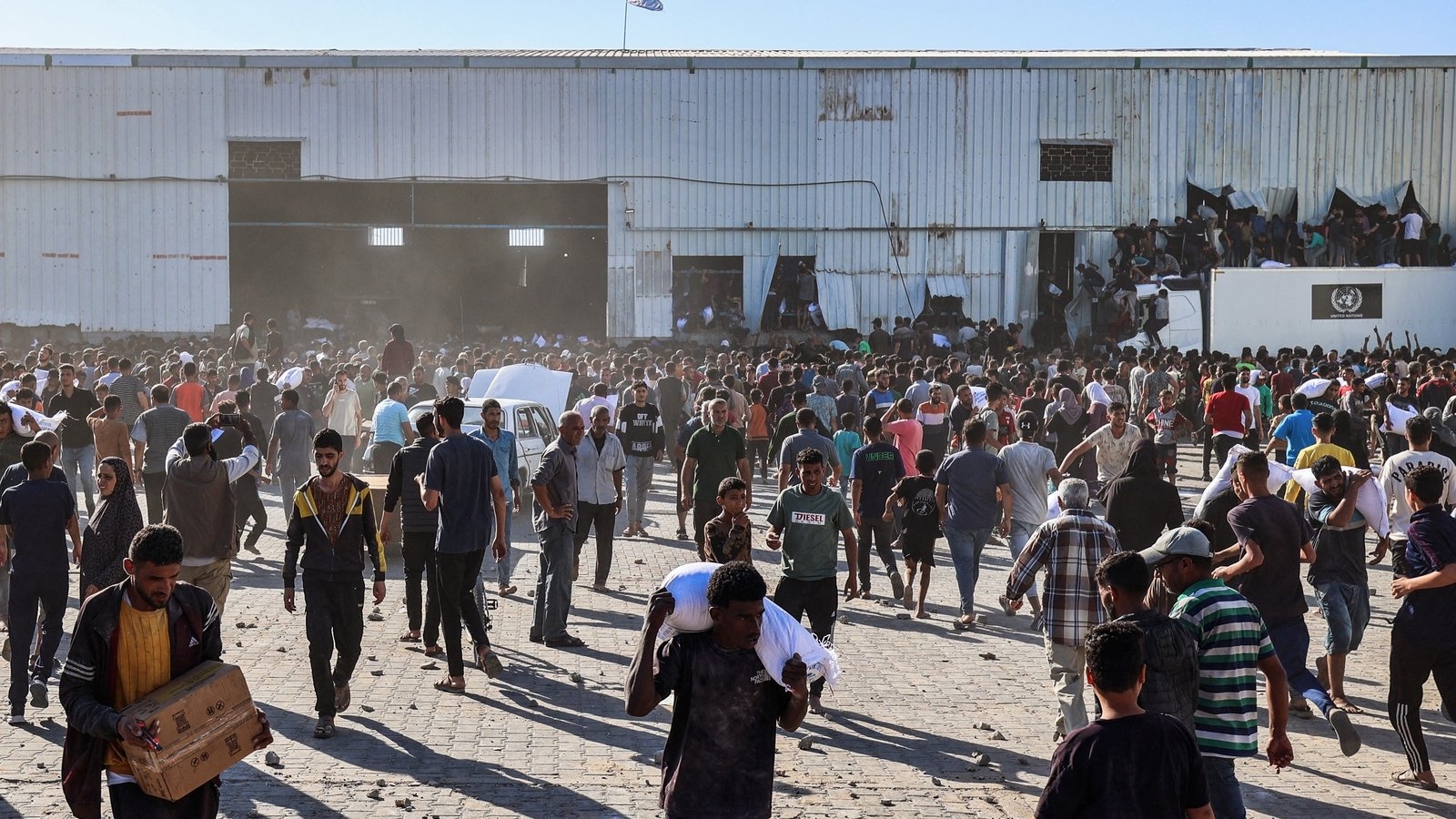 WFP: 'Hordes of hungry people' stormed Gaza warehouse