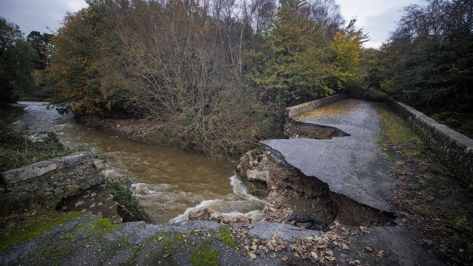 'Some 100 schemes' under way to tackle flooding, Dáil told