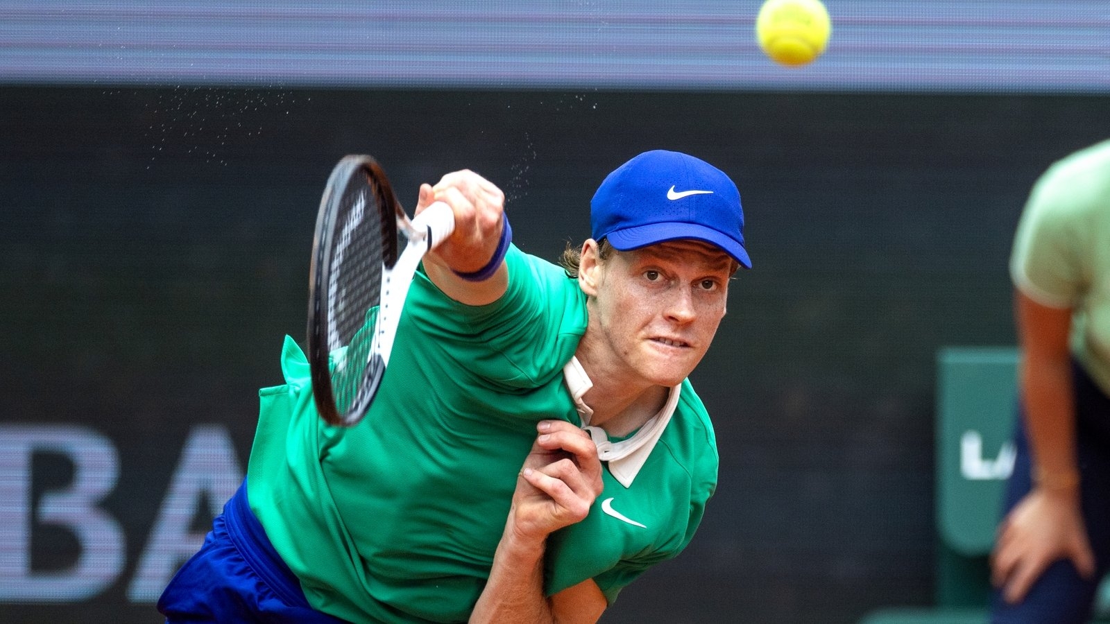 Jannik Sinner makes French Open statement as he powers into fourth round