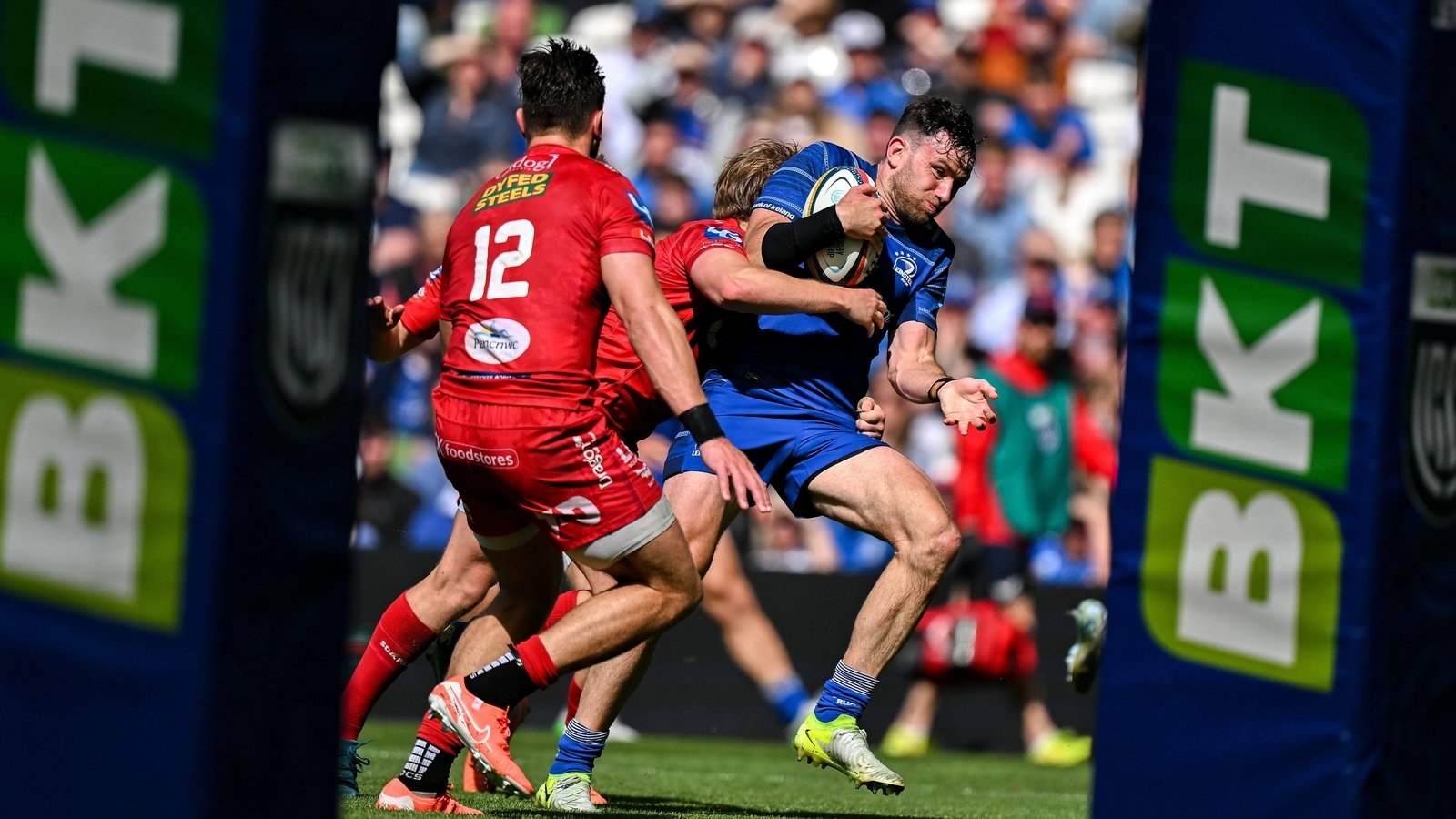 Leinster labour to quarter-final win over Scarlets