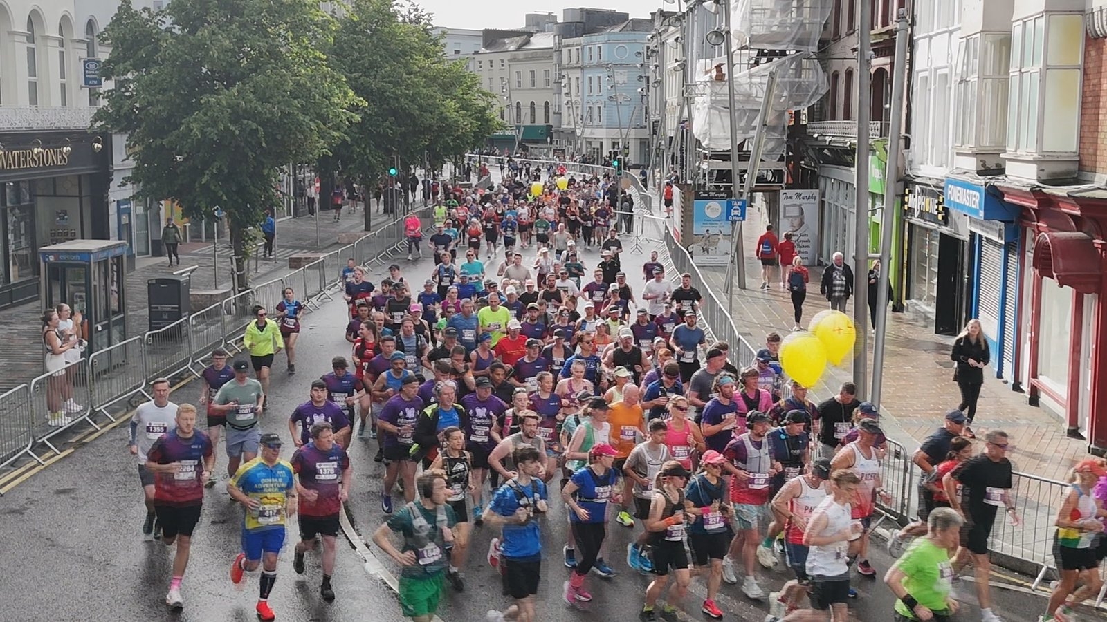 Thousands of runners take part in Cork city marathon