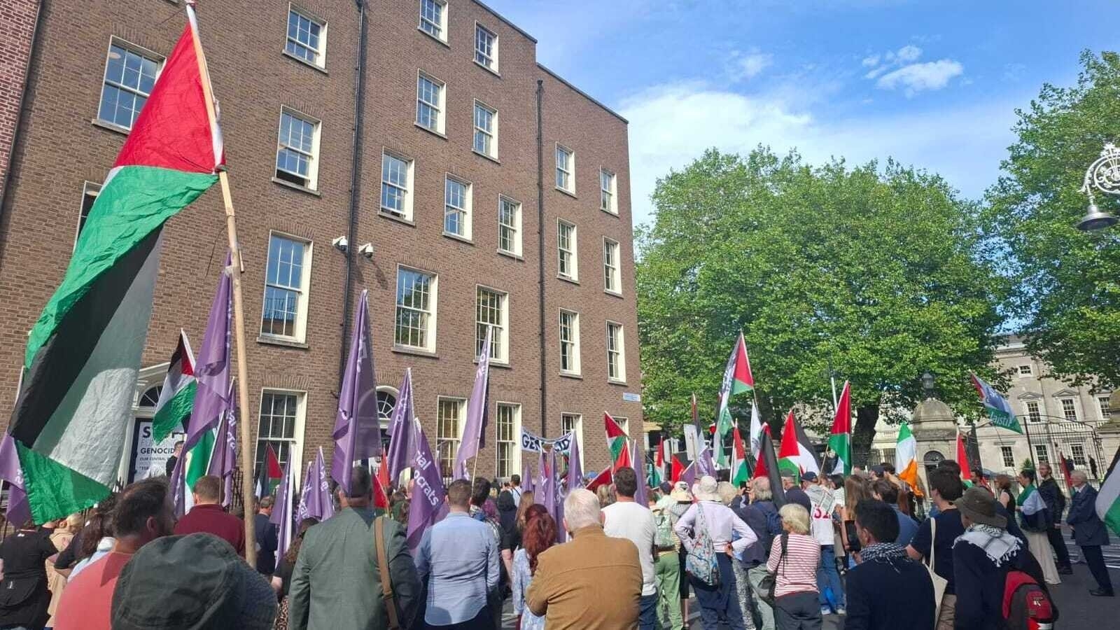 Protest at Leinster House ahead of Central Bank vote