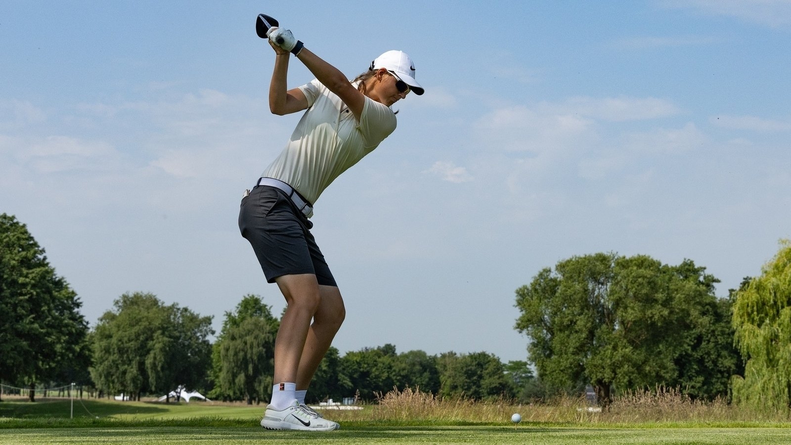 Helen Briem leads in Belgium as Sara Byrne and Lauren Walsh remain in mix