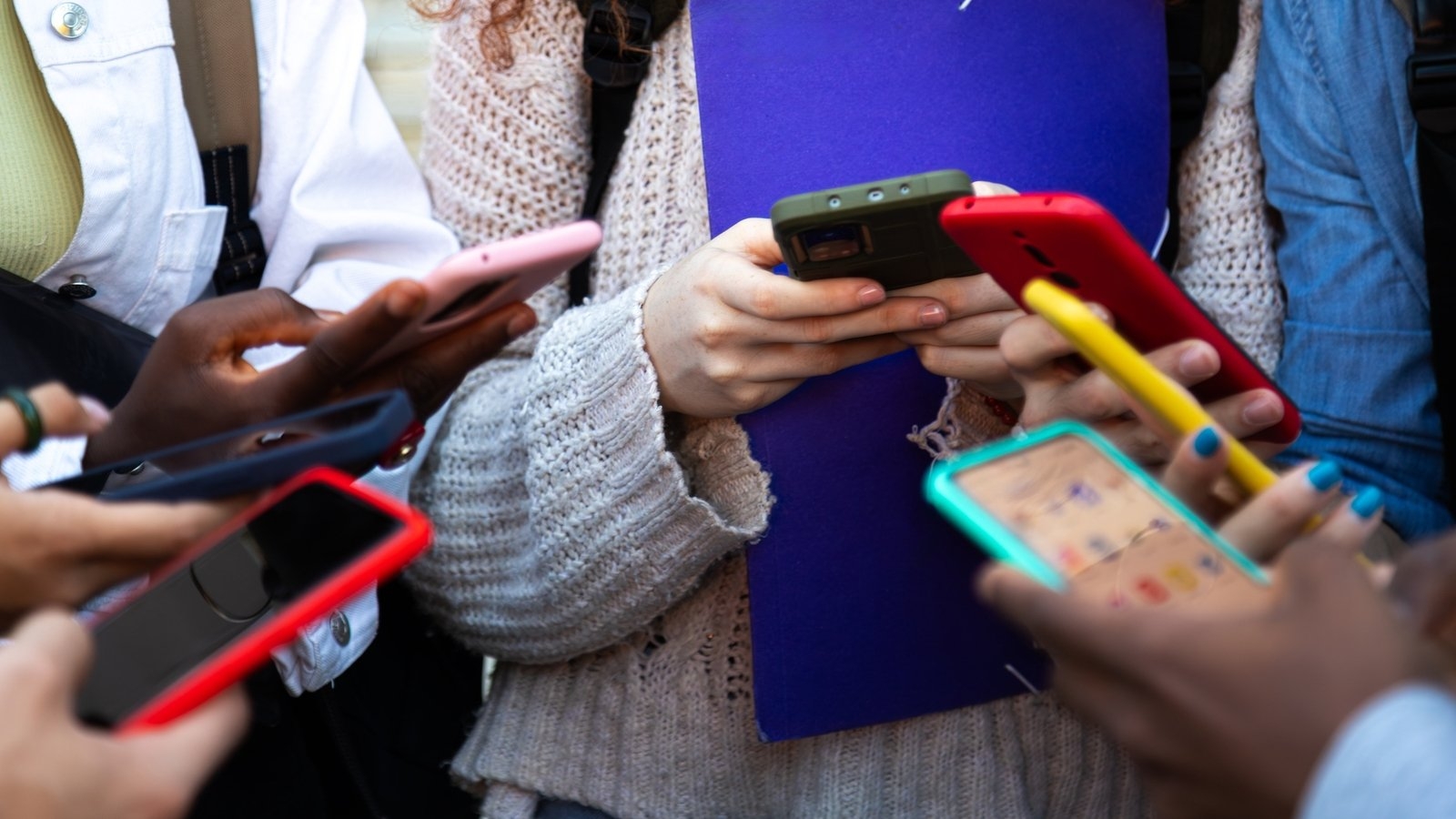 Dutch government suggests social media ban for under-15s