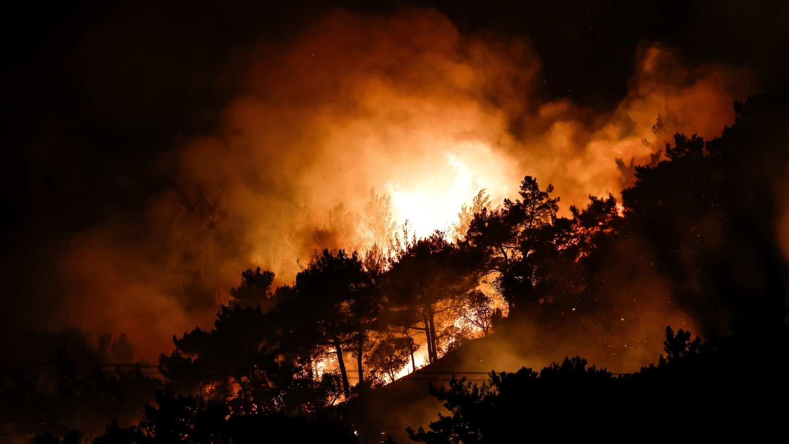 Greece declares emergency on Chios as fires burn
