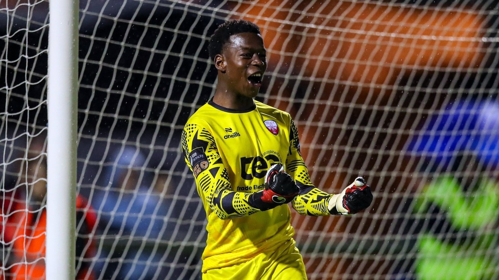 Treaty United teenager Michael Dike signs deal with Brighton
