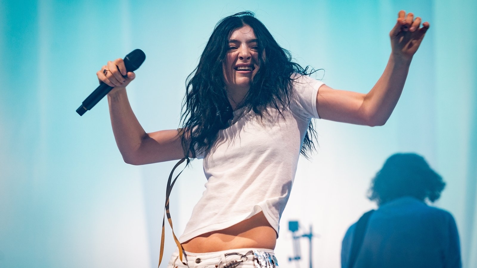 Lorde performs new album Virgin in full in surprise Glastonbury Festival set